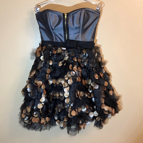 Straples Homecoming or prom dress - Picture 1 of 8